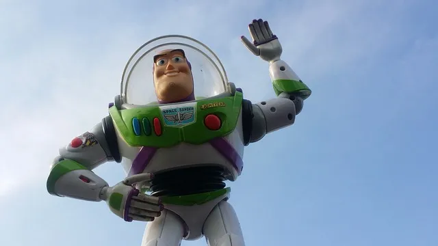 Na koniec świata i jeszcze dalej - figurka Buzz Astral z Toy Story 4